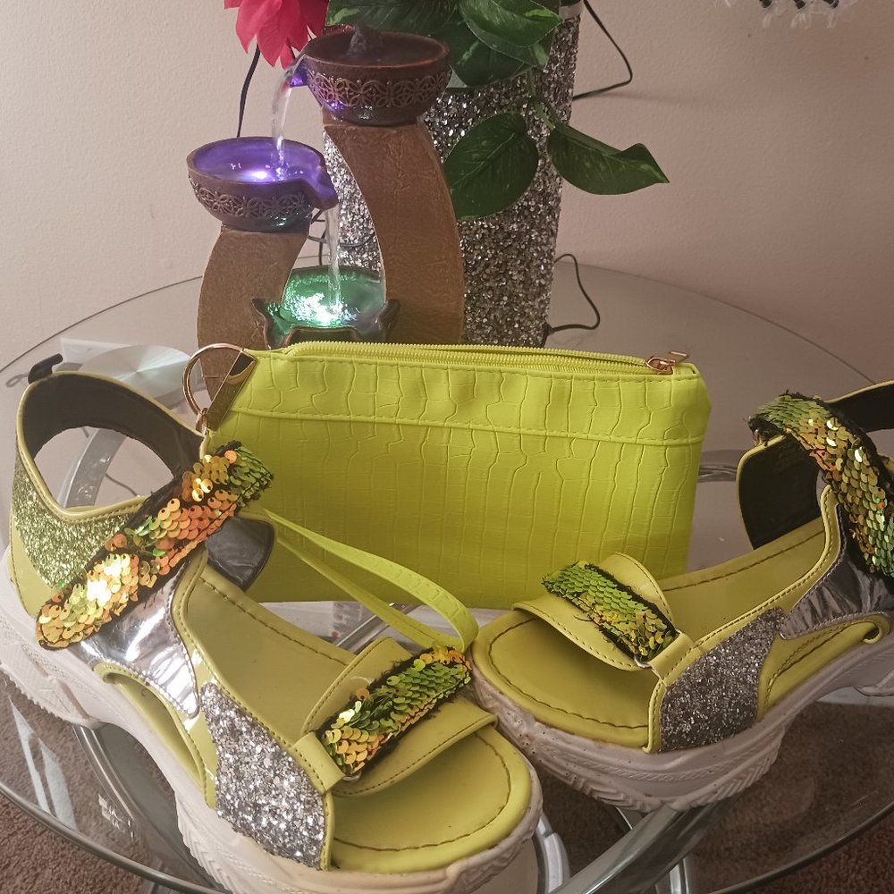 Open toe gym shoe sandals with free clutch purse